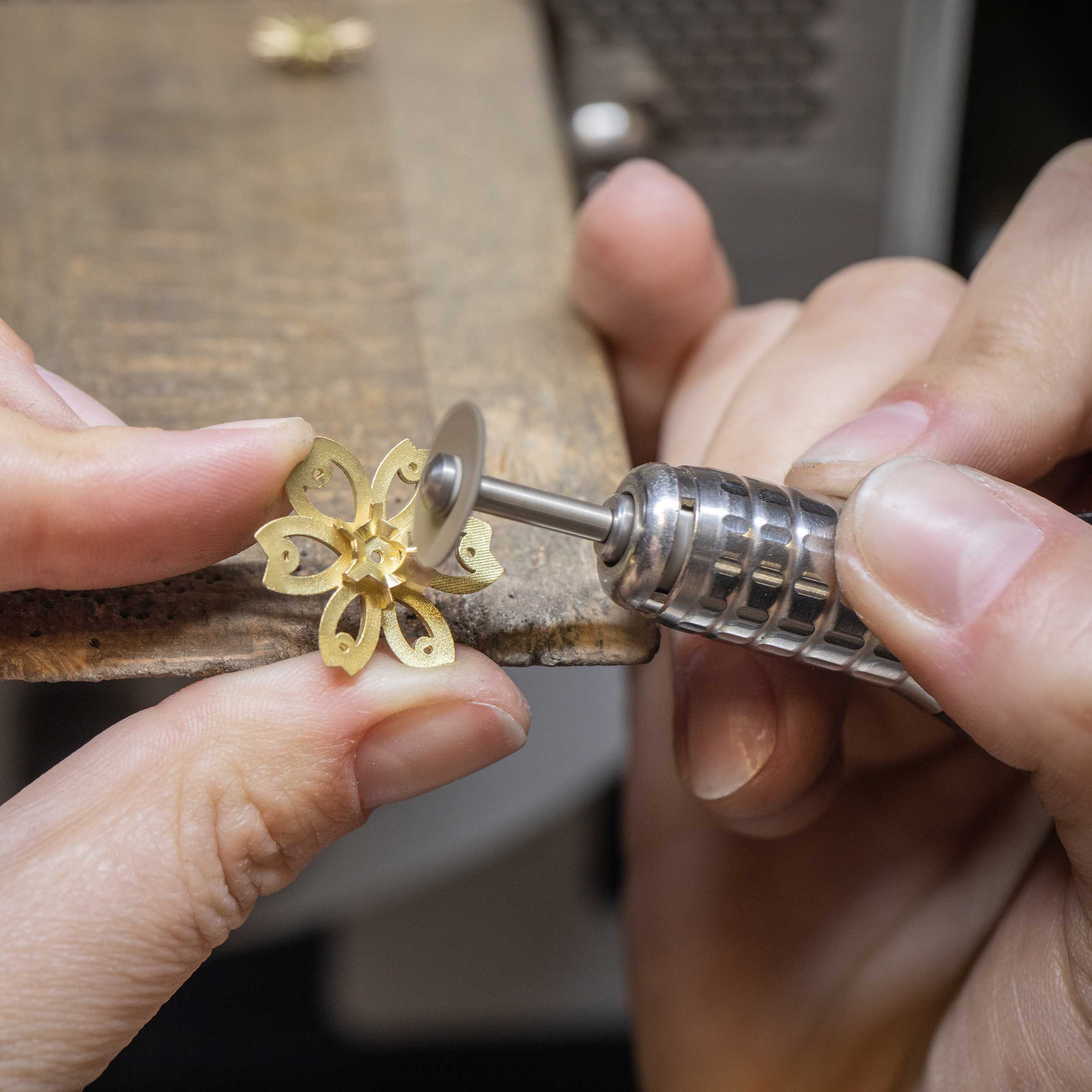 Jewelry work on the gold structure, Van Cleef & Arpels