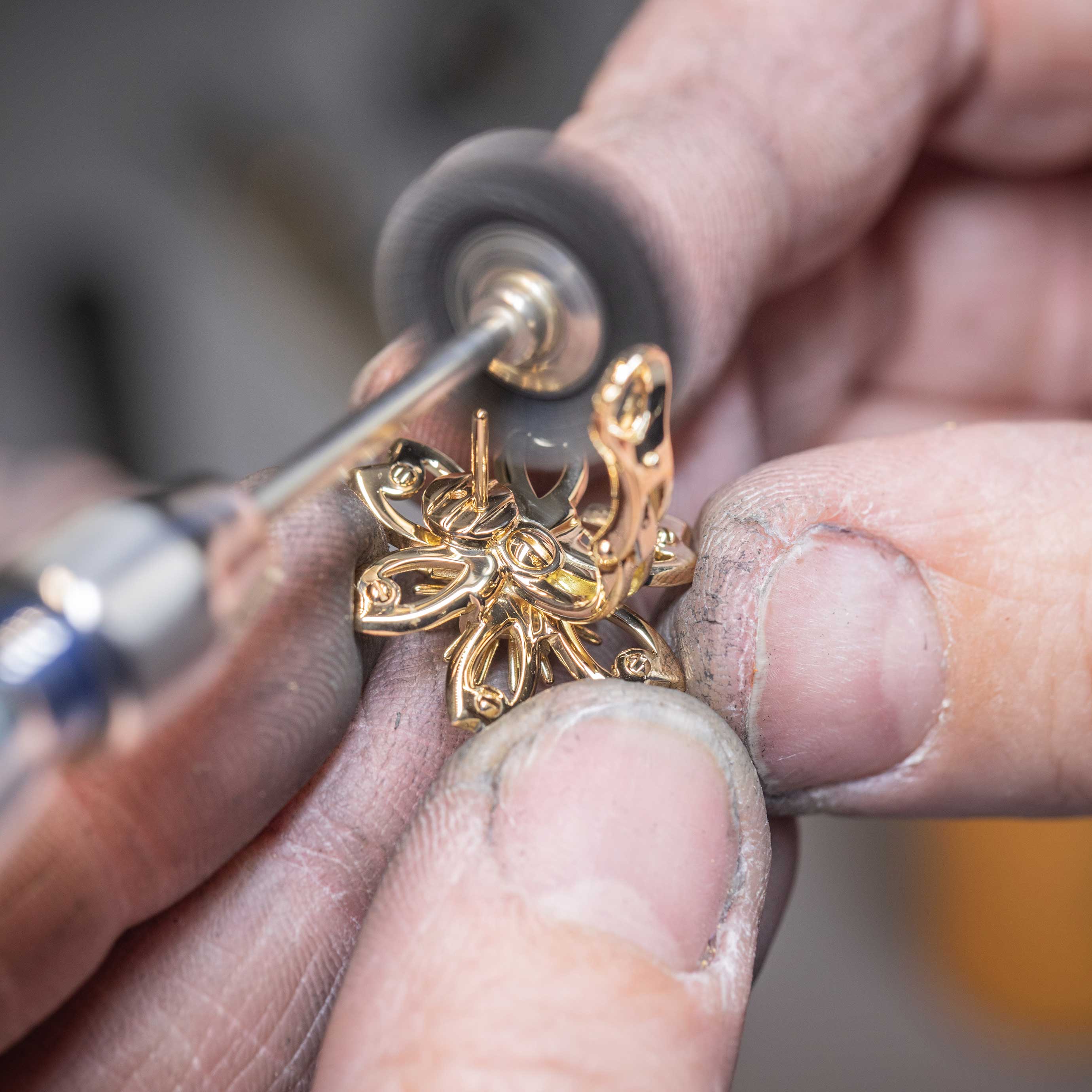 Brush polishing, Van Cleef & Arpels
